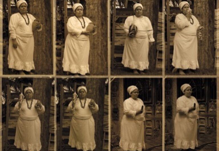 The artist portrays herself as an Afro-descendant mestizo with historical, cultural and religious reference elements, with the snail, the vejigante's head, the clay vessel and the 'sahumerio'.