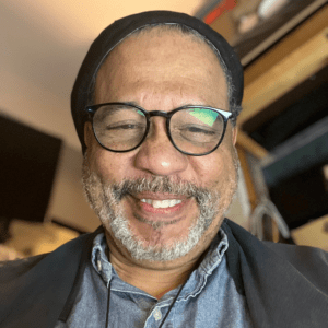 Tontxi Vazquez selfie, Tontxi is wearing glasses and a collared shirt with cardigan