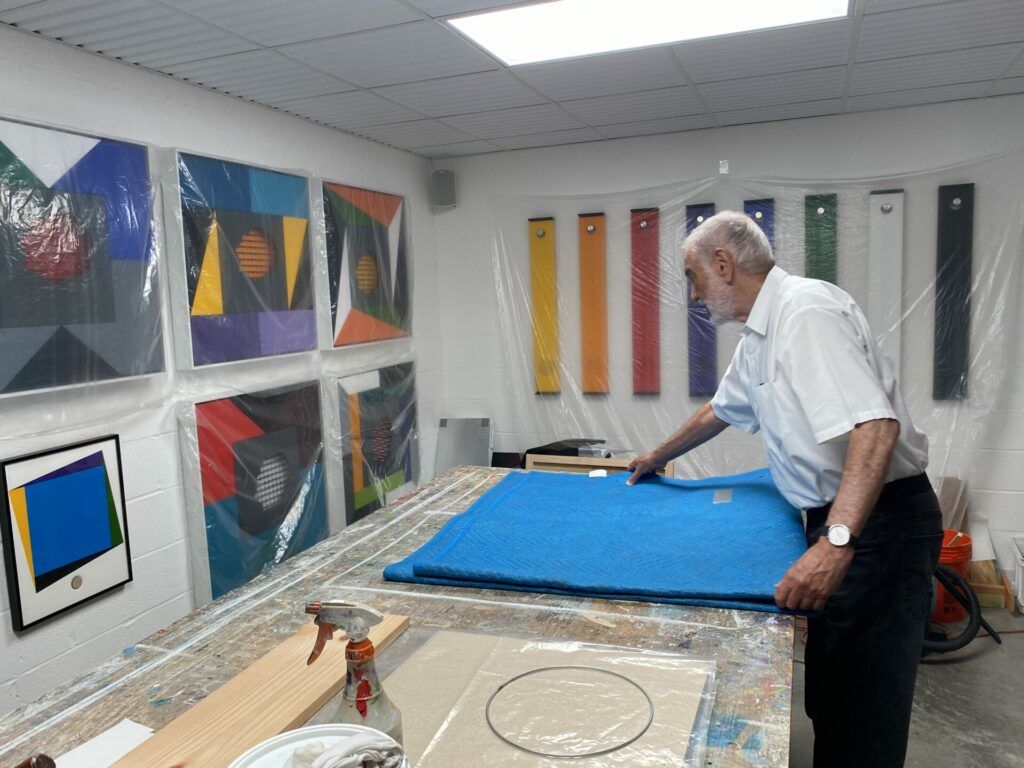 Lope Max Díaz in the studio working with bright blue felt.